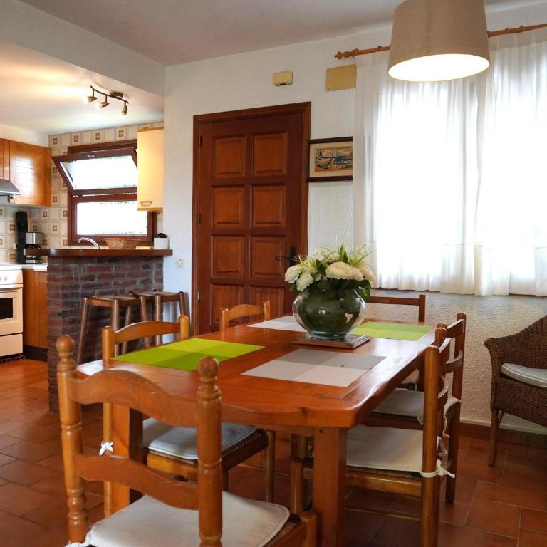 Casa Vacacional Tranquila con Piscina, Jardín y Cerca de la Playa en L'Estartit - ES-323-29 - Vacation Home - 11