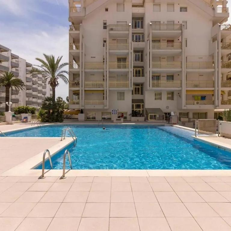 Rentalmar Novelty Families Only - Two-Bedroom Apartment - 3