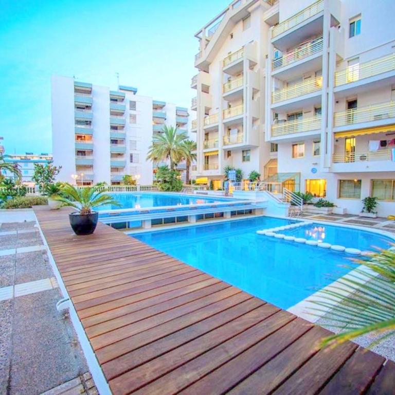 Rentalmar Novelty Families Only - Two-Bedroom Apartment - 6