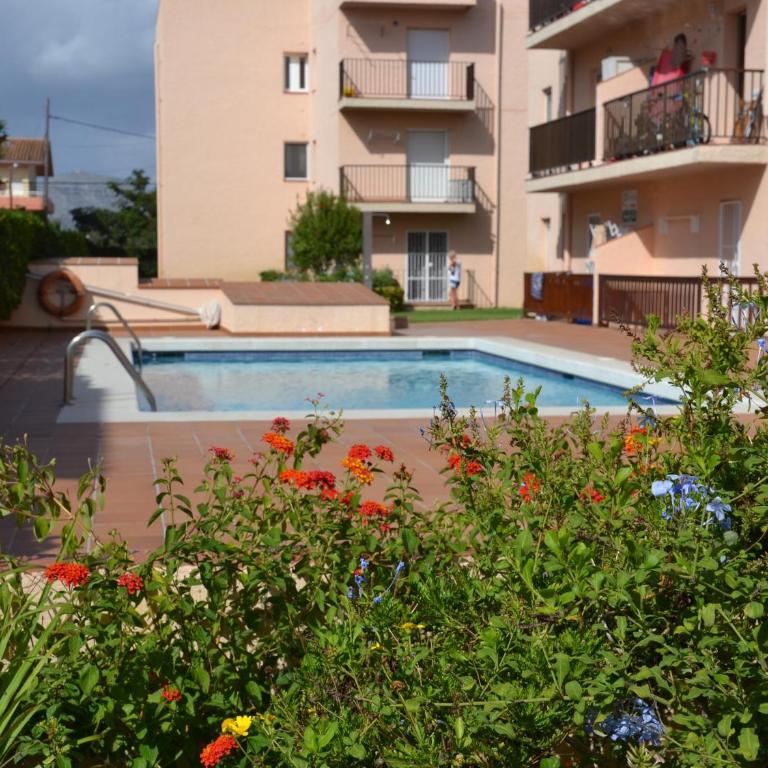 Apartamento Calella 4: Cerca del Mar, Mascotas Bienvenidas - ES-323-80 - Apartment - 1