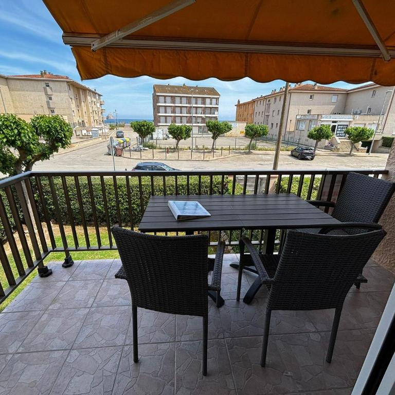 Apartamento Calella 4: Cerca del Mar, Mascotas Bienvenidas - ES-323-80 - Apartment - 10