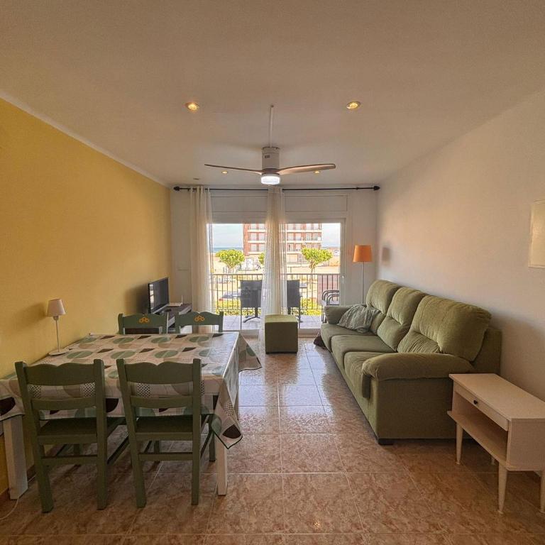 Apartamento Calella 4: Cerca del Mar, Mascotas Bienvenidas - ES-323-80 - Apartment - 11