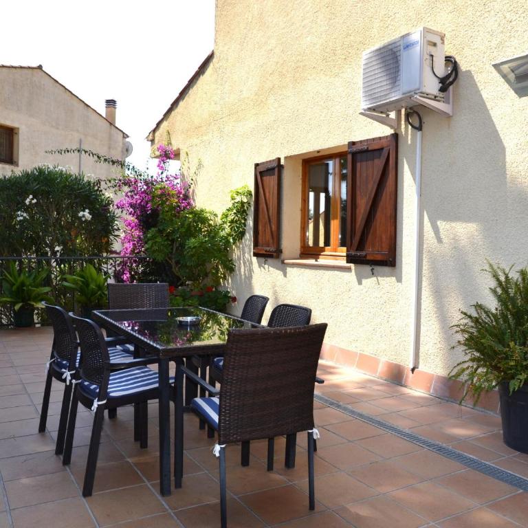 Casa familiar con piscina comunitaria en L'Estartit - ES-323-67 - Vacation Home - 10