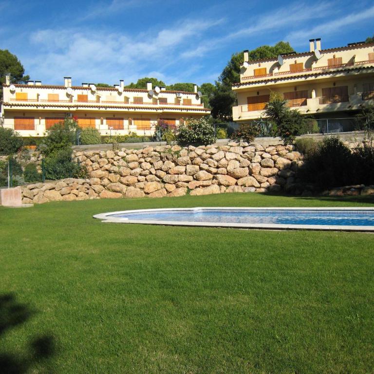 Casa familiar con piscina comunitaria en L'Estartit - ES-323-67 - Vacation Home - 1