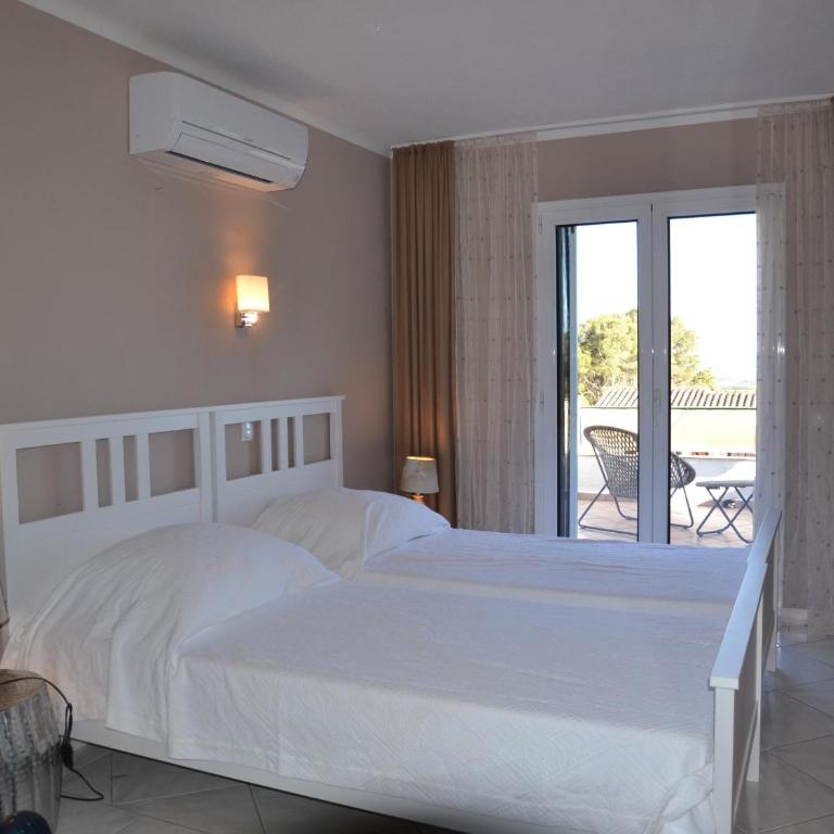 Casa moderna en zona tranquila con piscina y cerca de la playa en Torroella de Montgrí - ES-323-17 - Vacation Home - 33