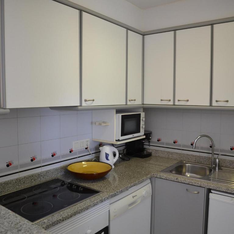 Apartamento Cerca de la Playa con Piscina y Terraza en l'Estartit - ES-323-25 - Apartment - 16