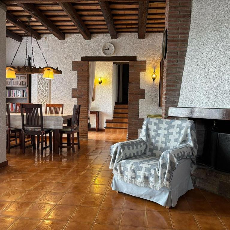Casa con Gran Jardín Privado y Piscina Comunitaria en Torroella de Montgrí - ES-323-44 - Vacation Home - 14