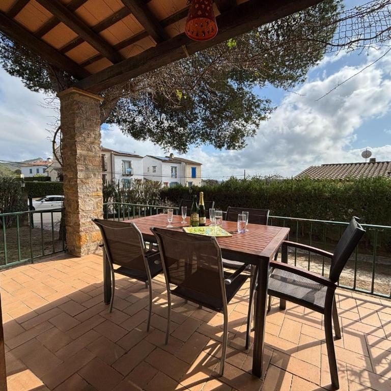 Casa con Gran Jardín Privado y Piscina Comunitaria en Torroella de Montgrí - ES-323-44 - Vacation Home - 15