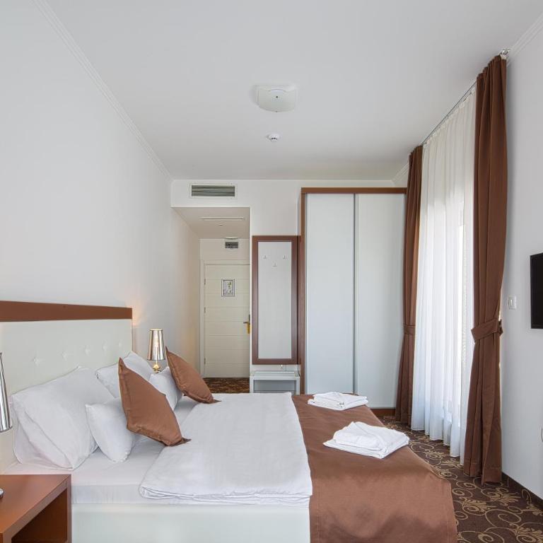 Hotel Pozzo - Deluks Dvokrevetna Soba sa Bračnim Krevetom i Pogledom na More - 5