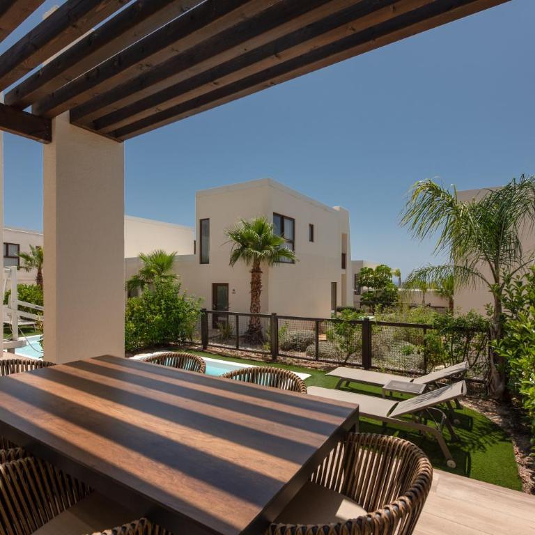 Four Points by Sheraton Costa Blanca Villas - Villa Adaptada de 2 dormitorios con piscina, balcón y vistas al resort - 1