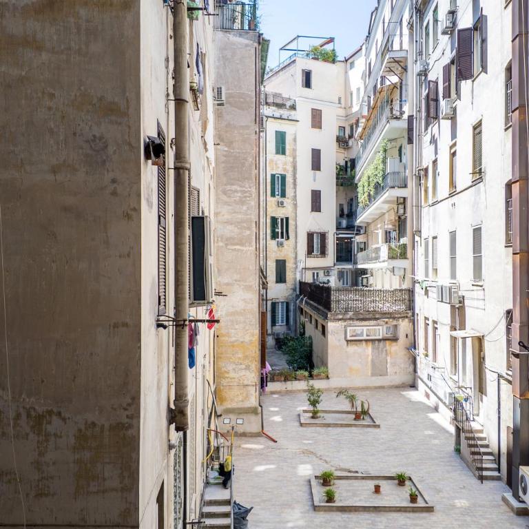 The Best Rent - Three-Room Apartment with View of the Portico d'Ottavia - Appartamento con 2 Camere da Letto - 32