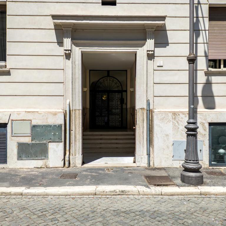 The Best Rent - Three-Room Apartment with View of the Portico d'Ottavia - Appartamento con 2 Camere da Letto - 36