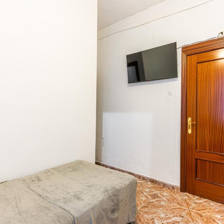 Hostal Marie Del Mar - Single Room with Private Bathroom - 1