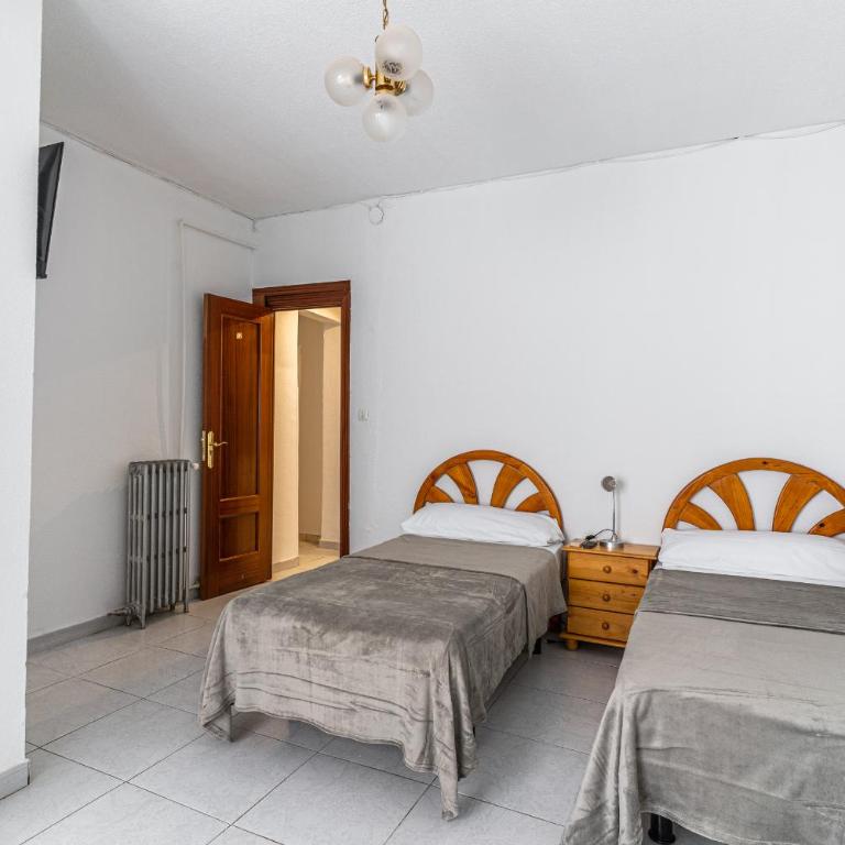 Hostal Marie Del Mar - Twin Room with Private Bathroom - 3