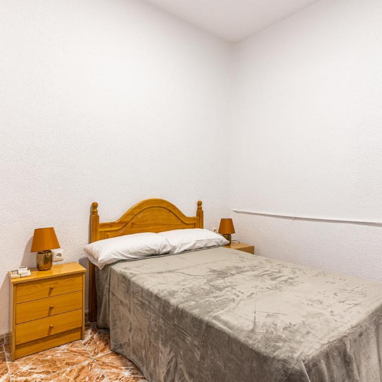 Hostal Marie Del Mar - Double Room with Private Bathroom - 8