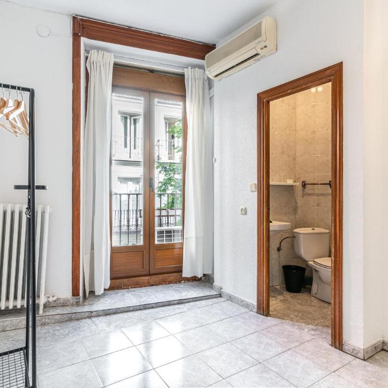 Hostal Marie Del Mar - Twin Room with Private Bathroom - 7