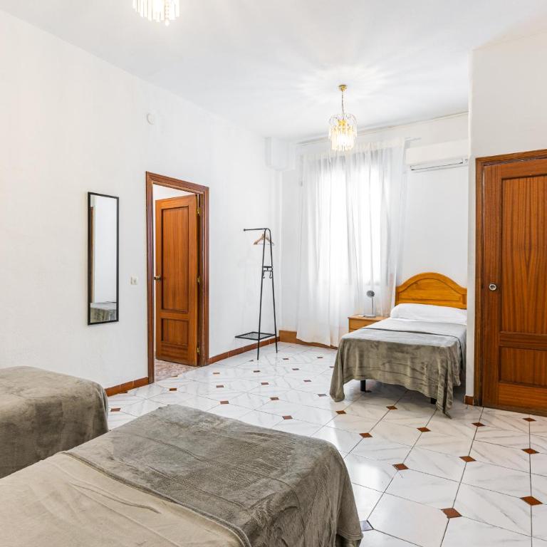 Hostal Marie Del Mar - Triple Room with Private Bathroom - 2
