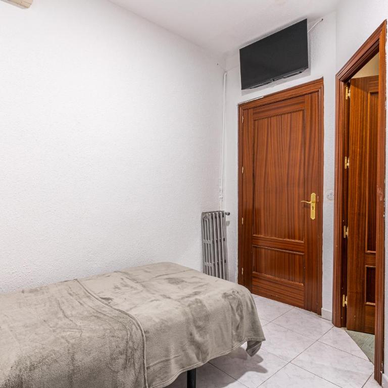 Hostal Marie Del Mar - Single Room with Private Bathroom - 9