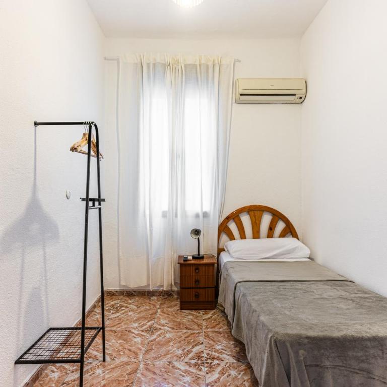 Hostal Marie Del Mar - Single Room with Private Bathroom - 14