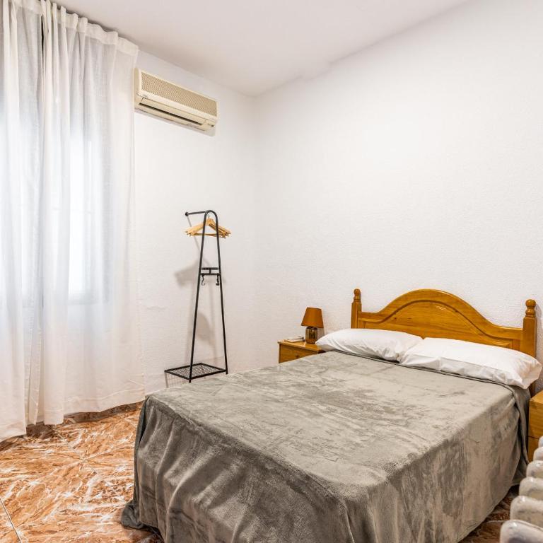 Hostal Marie Del Mar - Double Room with Private Bathroom - 9