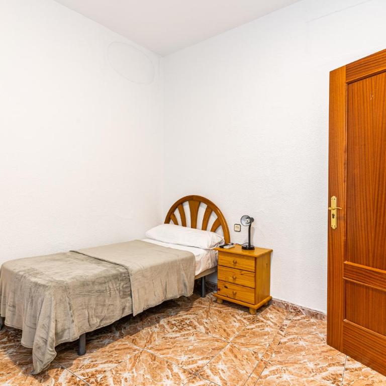 Hostal Marie Del Mar - Single Room with Private Bathroom - 17