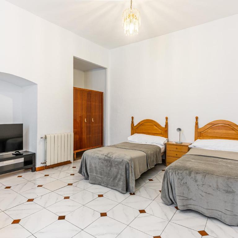 Hostal Marie Del Mar - Triple Room with Private Bathroom - 3