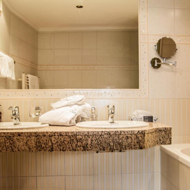 Gourmet & Wine Hotel Austria - 4 Sterne superior - Ski in Ski out - Maisonette-Vierbettzimmer - 2