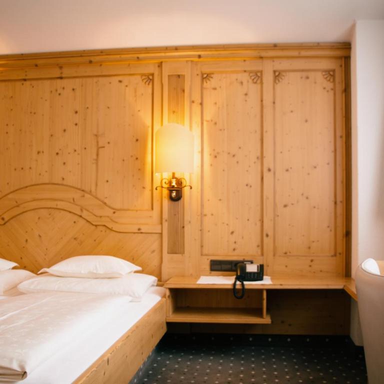 Gourmet & Wine Hotel Austria - 4 Sterne superior - Ski in Ski out - Maisonette-Vierbettzimmer - 1