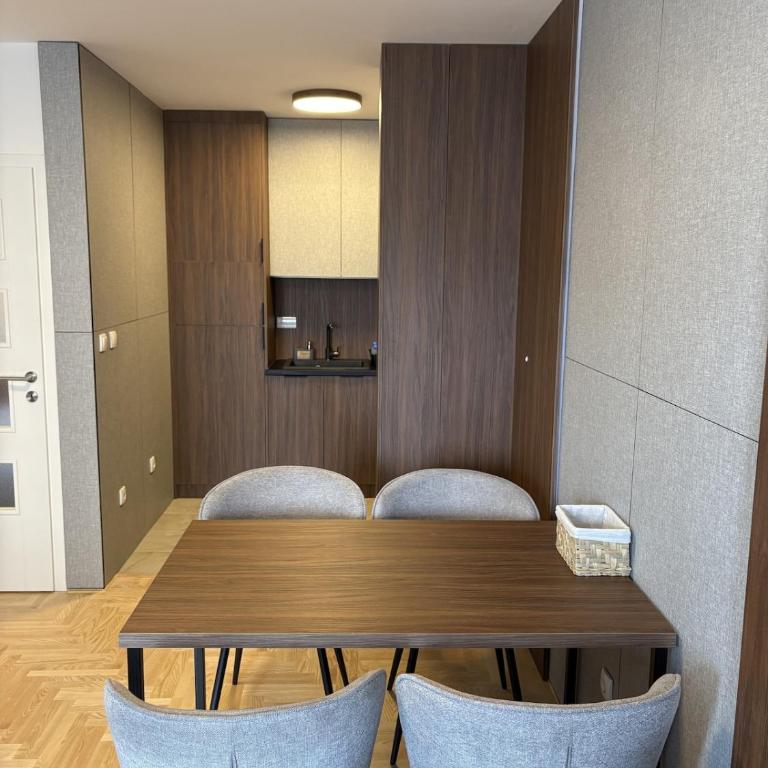 Self check-in lux apt near Jahorina & Sarajevo - One-Bedroom Apartment with Balcony - 9