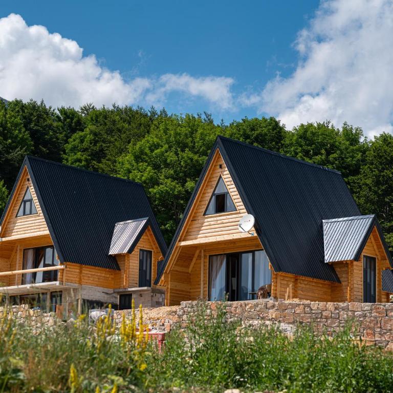 Apartments CENTER OF THE WORLD - Two-Bedroom House - 3