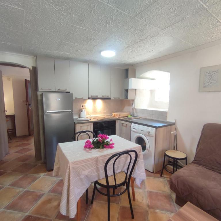 Radimir 101 - One-Bedroom Apartment - 3