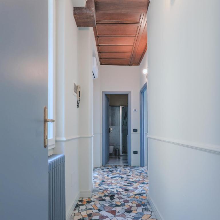 Palazzo 38 - Appartamento con 2 Camere da Letto e Vista Lago - 2