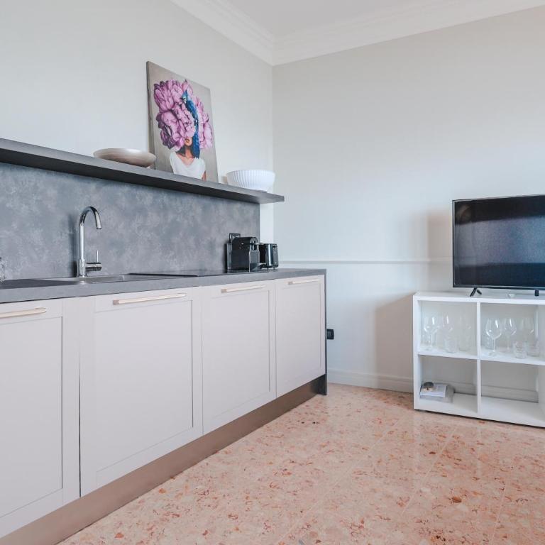 Palazzo 38 - Appartamento con 2 Camere da Letto e Vista Lago - 9