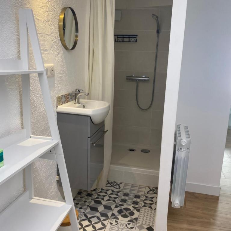 Appartement rénové plein centre - Apartamento de 2 dormitorios - 8