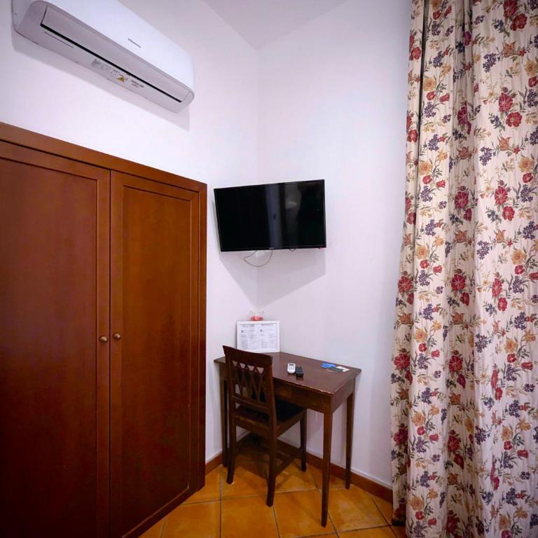 Locanda Dell'Arte - Camera Matrimoniale con Balcone - 18