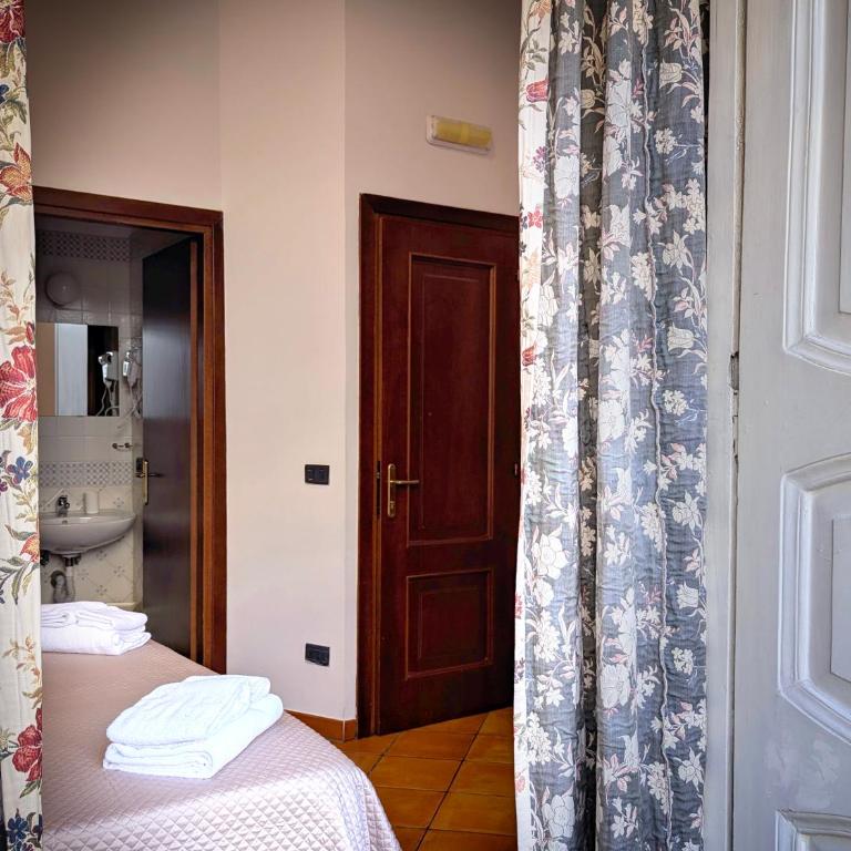Locanda Dell'Arte - Camera Matrimoniale con Balcone - 24