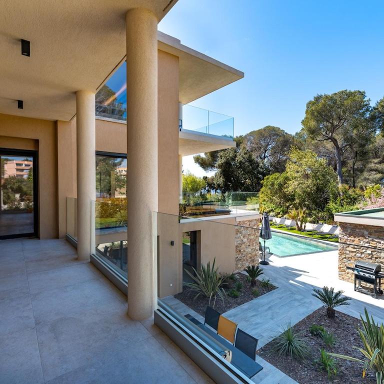 Appart Hotel 4 chambres - parking - piscine commune - Apartment - 17