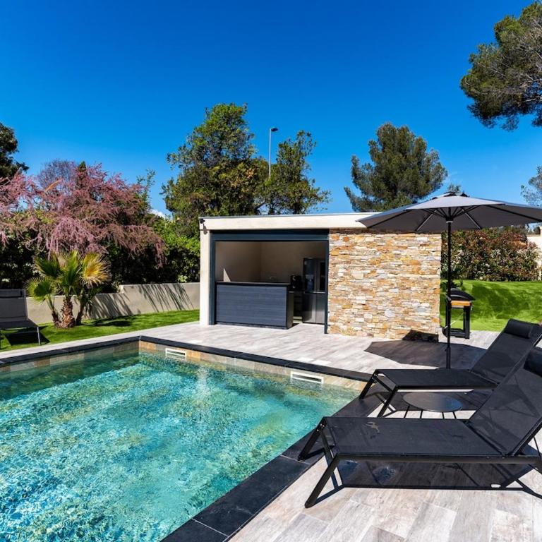 Appart Hotel 4 chambres - parking - piscine commune - Apartment - 10