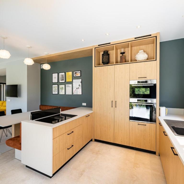 Appart Hotel 4 chambres - parking - piscine commune - Apartment - 20
