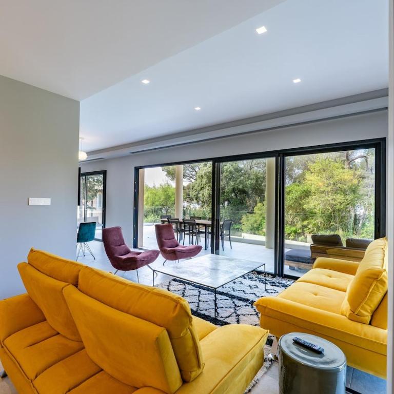 Appart Hotel 4 chambres - parking - piscine commune - Apartment - 23