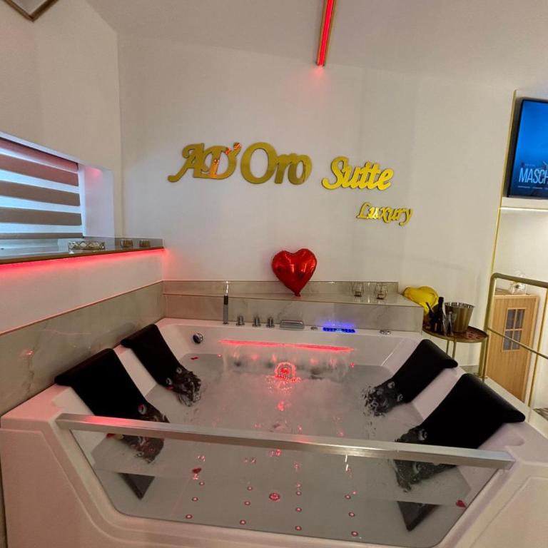 adORO Suite - Camera King con Vasca Idromassaggio - 11
