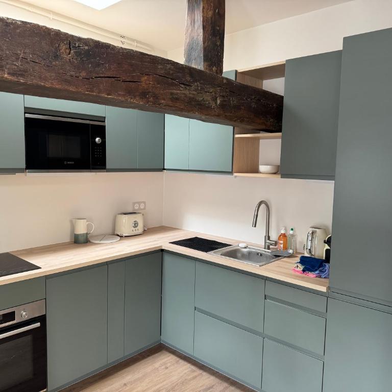 70 m2, Renovated, Perfect Location in central Paris - Three-Bedroom Apartment - 3