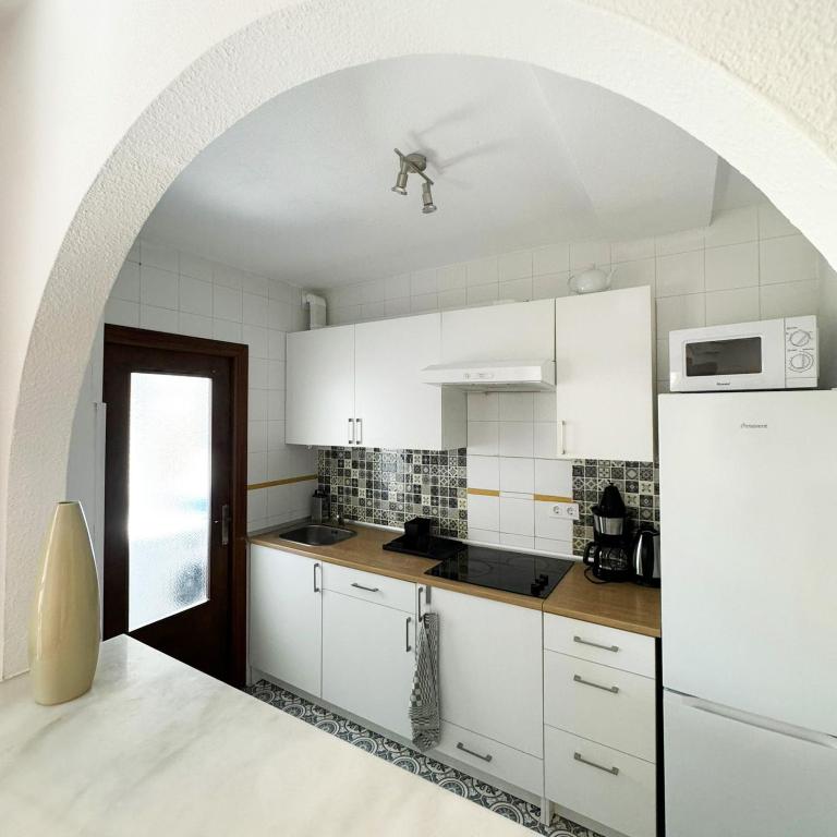Apartment El Paraiso, 3 Bed 2 bath, 300M from the sea - Three-Bedroom Apartment - 10