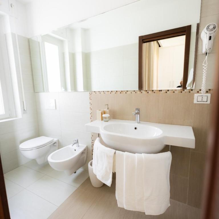 Hotel Vittoria - Deluxe Quadruple Room - 3