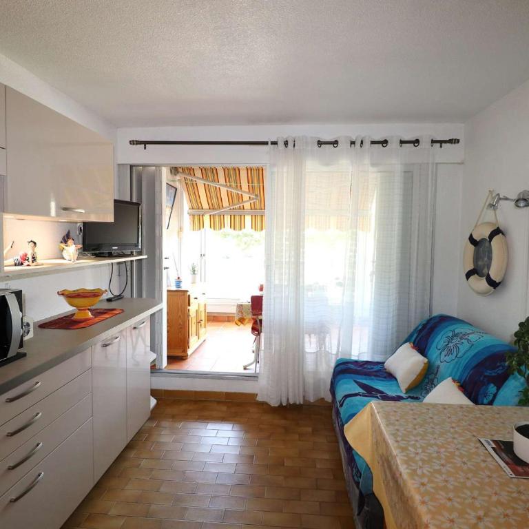 Appartement T2 avec terrasse et parking à 350m de la plage, proche commerces. - FR-1-307-217 - Apartment - 19