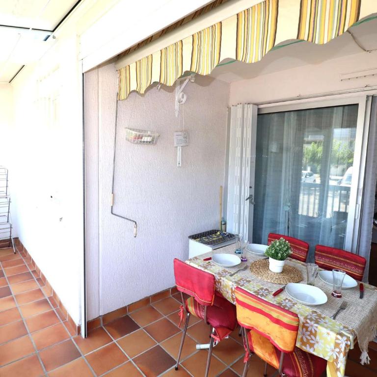 Appartement T2 avec terrasse et parking à 350m de la plage, proche commerces. - FR-1-307-217 - Apartment - 24