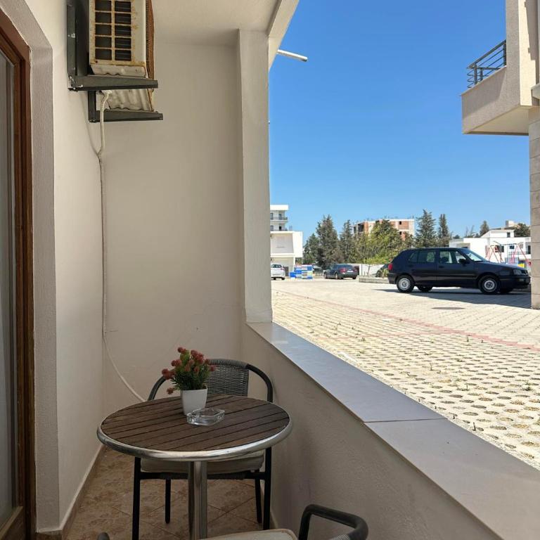 Rooms Ajllin - Dvokrevetna Soba sa Bračnim Krevetom i Terasom - 6