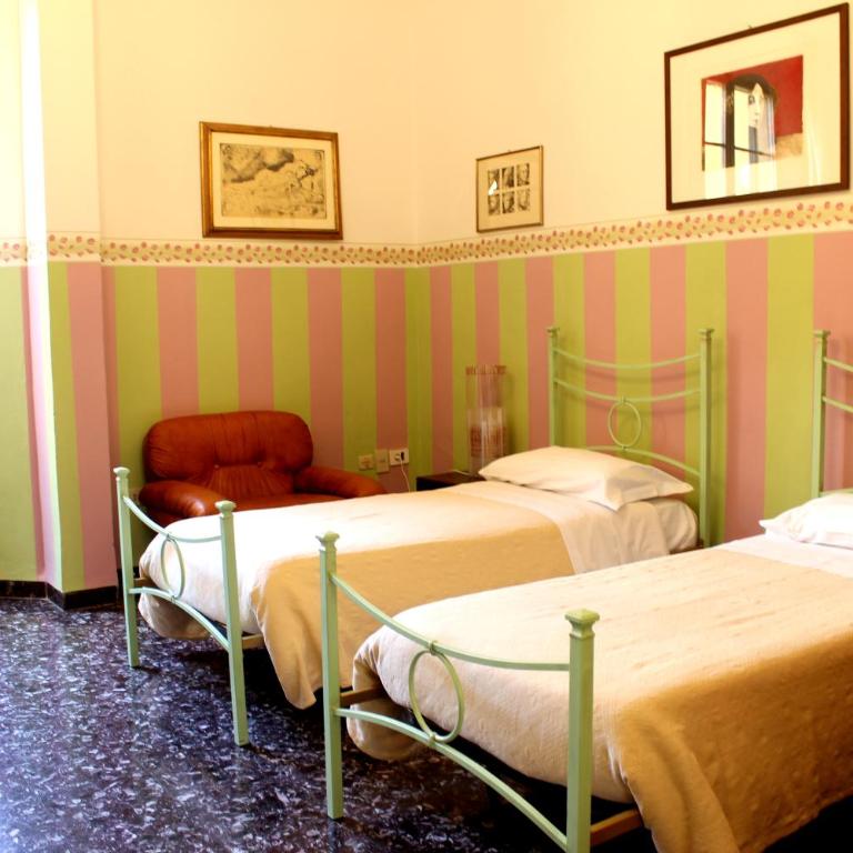 Casa Della Zia, Bologna by Short Holidays - Double or Twin Room with Private External Bathroom - 18