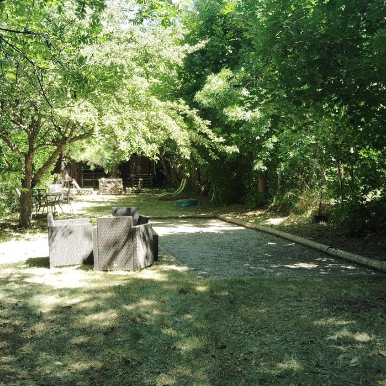 Spacious 3 bedrooms apartment - Three-Bedroom Apartment with Mountain View - 15