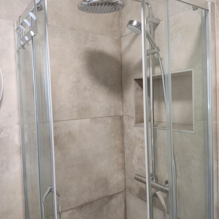 Pearl Shell Apartments - Deluxe Apartment - 17